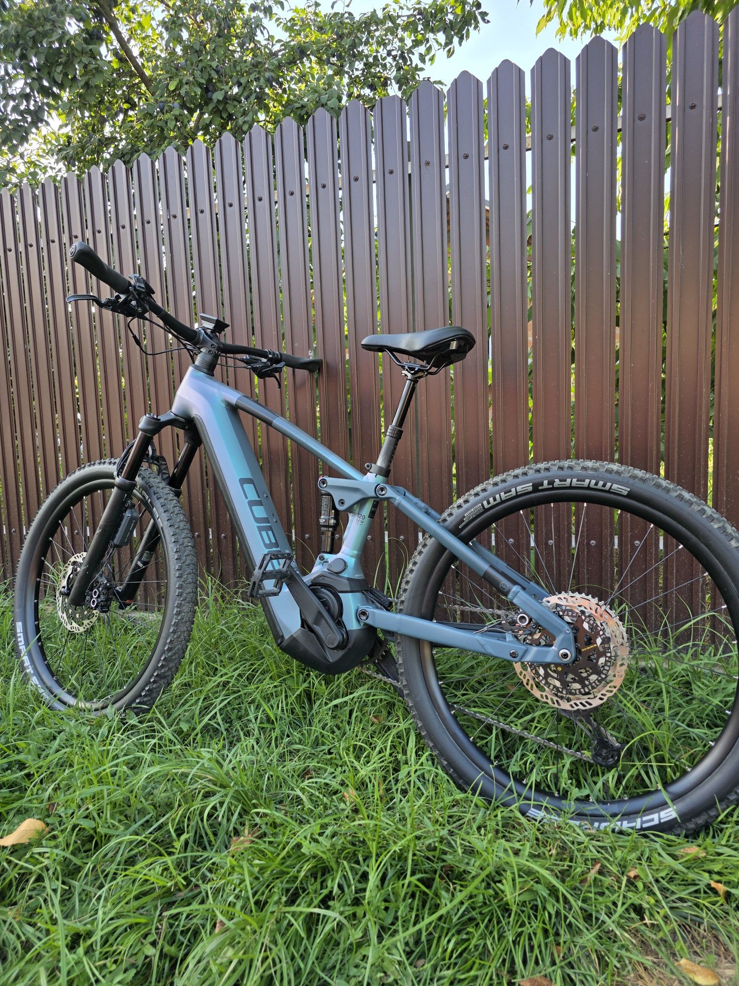 Bicicleta electrica cube stereo hybrid abs