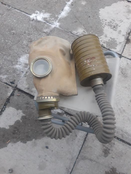 Противогаз и каска продам