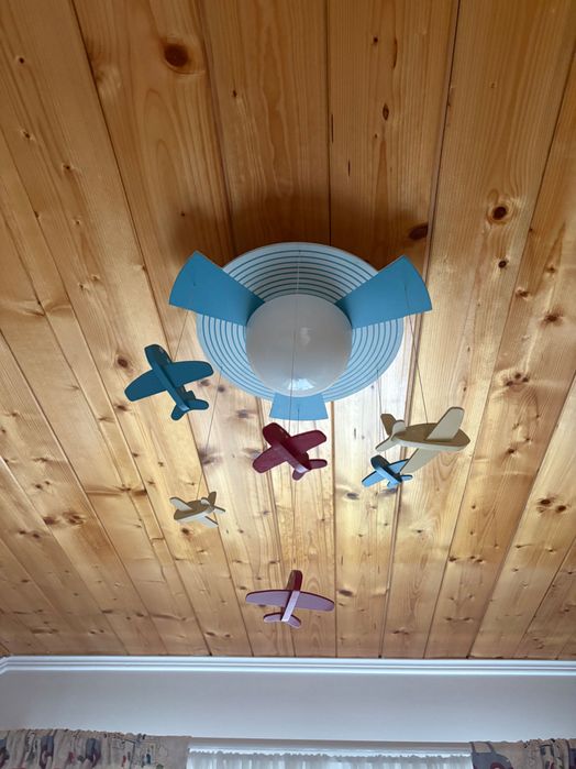 Vând lustră cameră copii