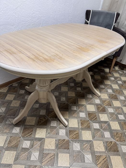 Продам стол кухонный