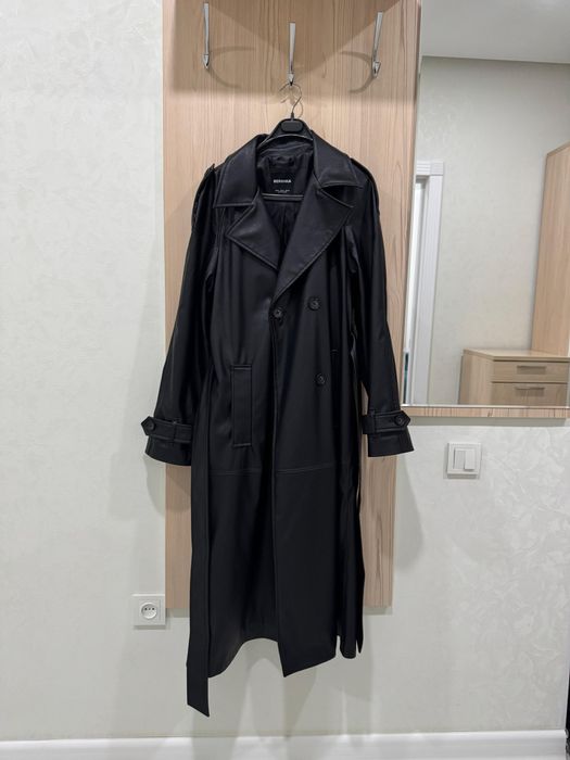 Кожаны плащ из Bershka