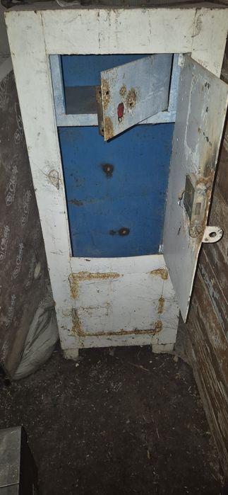 сейфы б/у имеютя в продаже