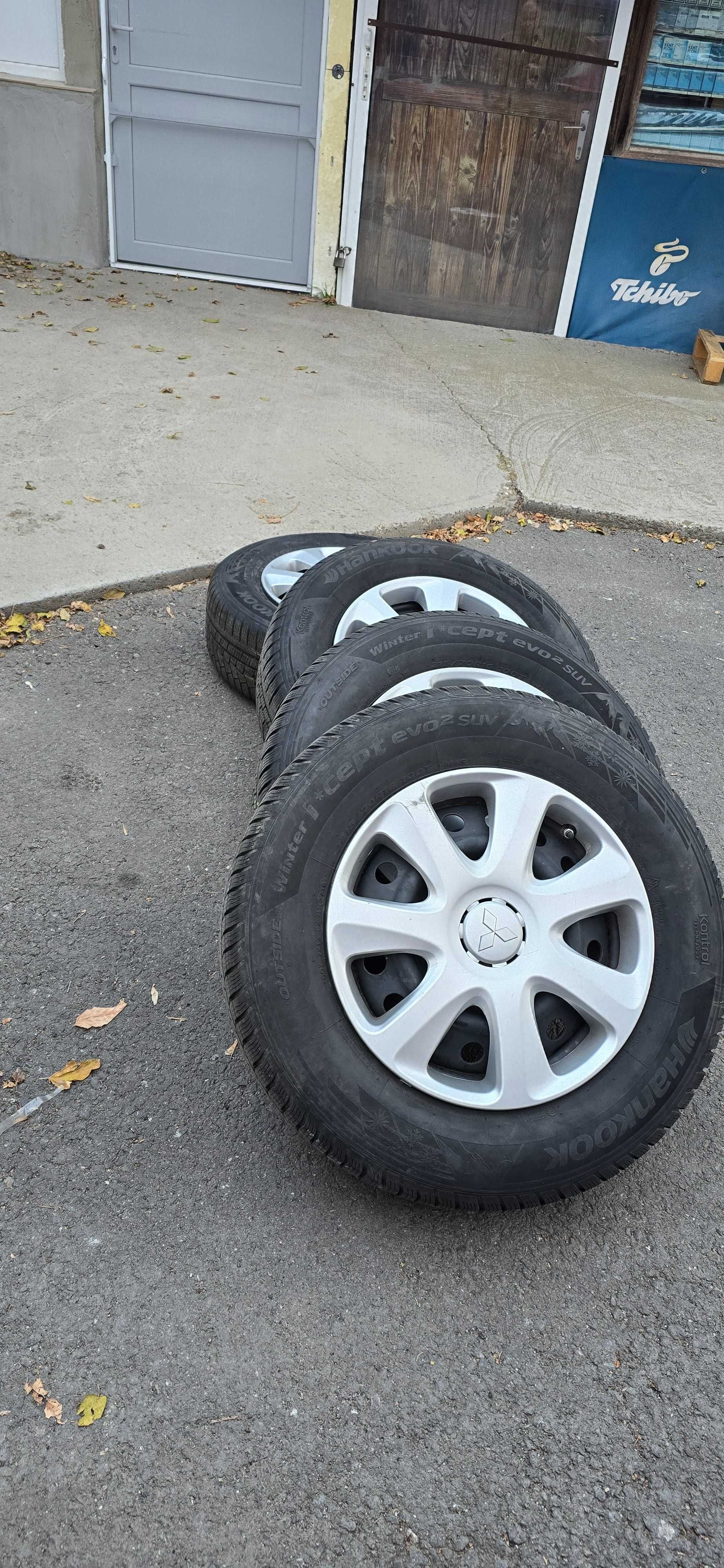Vând cauciucuri de iarna Hankook 215/70 /R16 - 100T, JANTE si senzori.