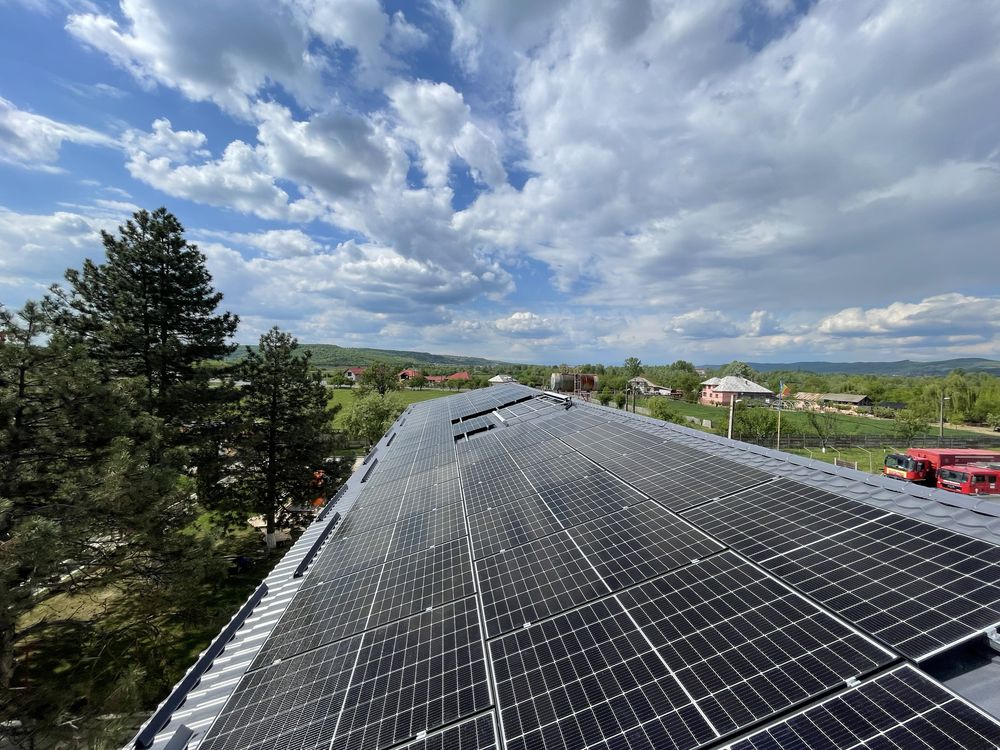 Electrician-instalatii interioare , mentenanta si montaje fotovoltaice