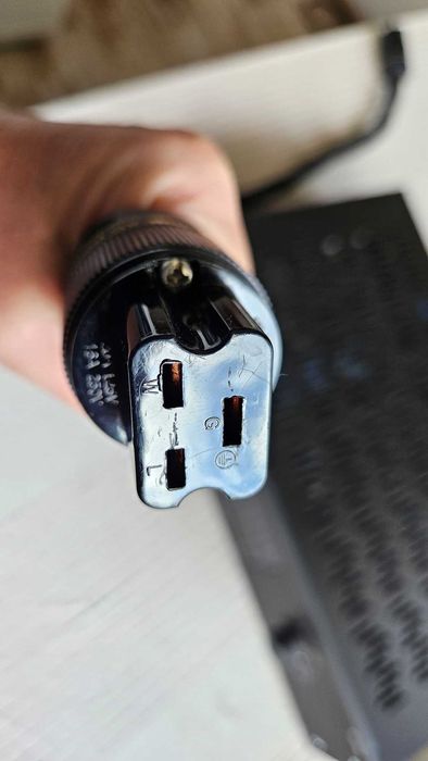 LAB 12 Gordian Multifunctional Power Distributor / Conditioner