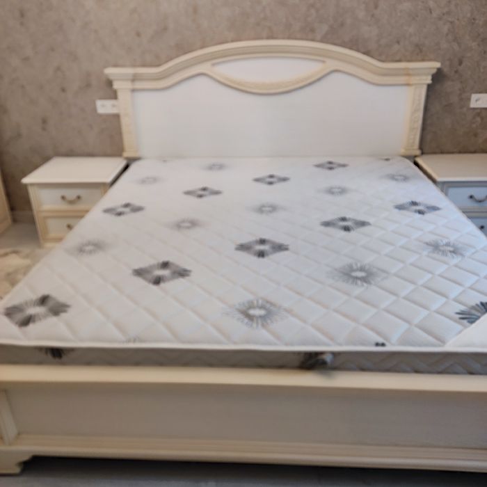 Продается спальный гарнитур