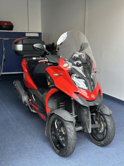 Quadro3 • Se conduce cu permis categoria B •