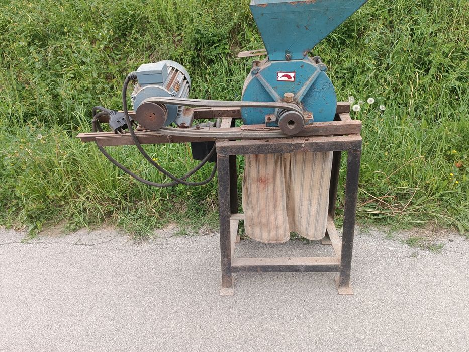 Комбинирана трифазна фуражомелка със стойка  + сита