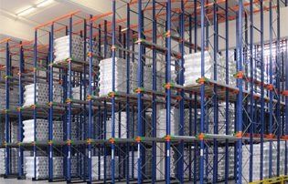 Rafturi metalice drive in pentru paleti