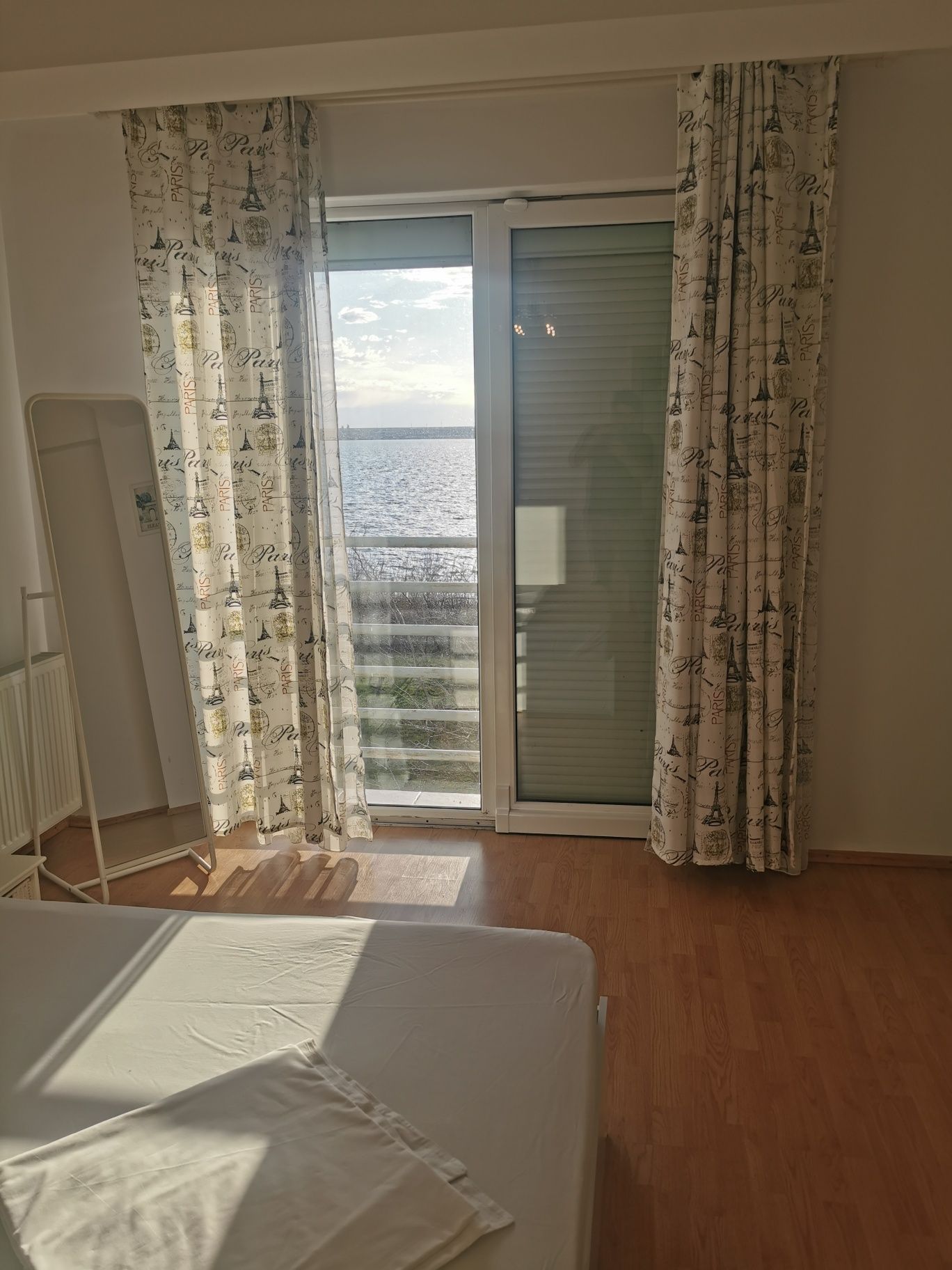 Apartament 2 camere vedere frontala la lac