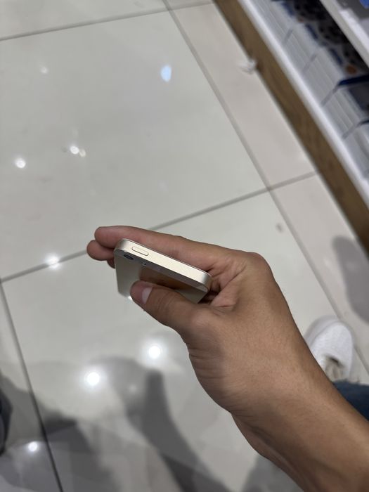 iPhone SE (2016) 1st generation gold