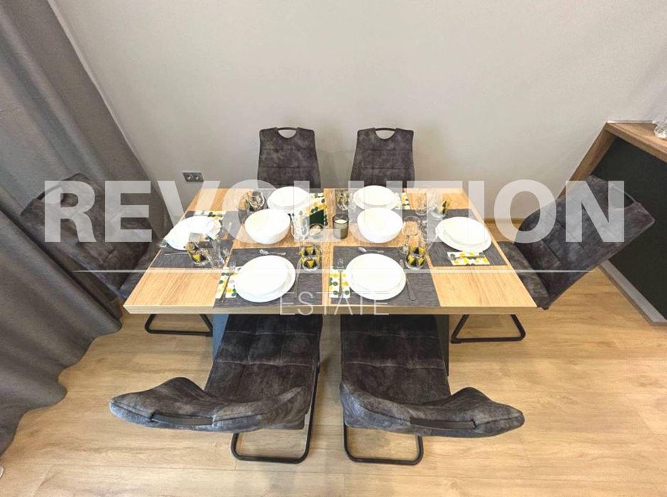 Дава се под наем Тристаен апартамент в Варна, Център - 110 кв.м за 1250 € - Снимка #1