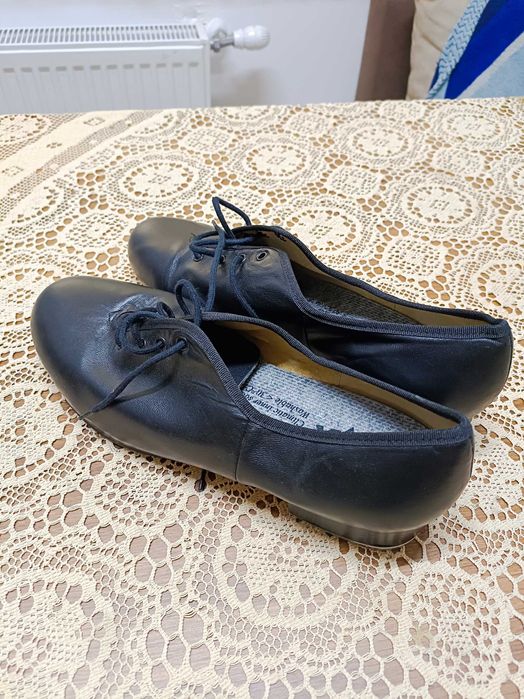 Чисто нови обувки за танци тип кастанети! Унисекс!