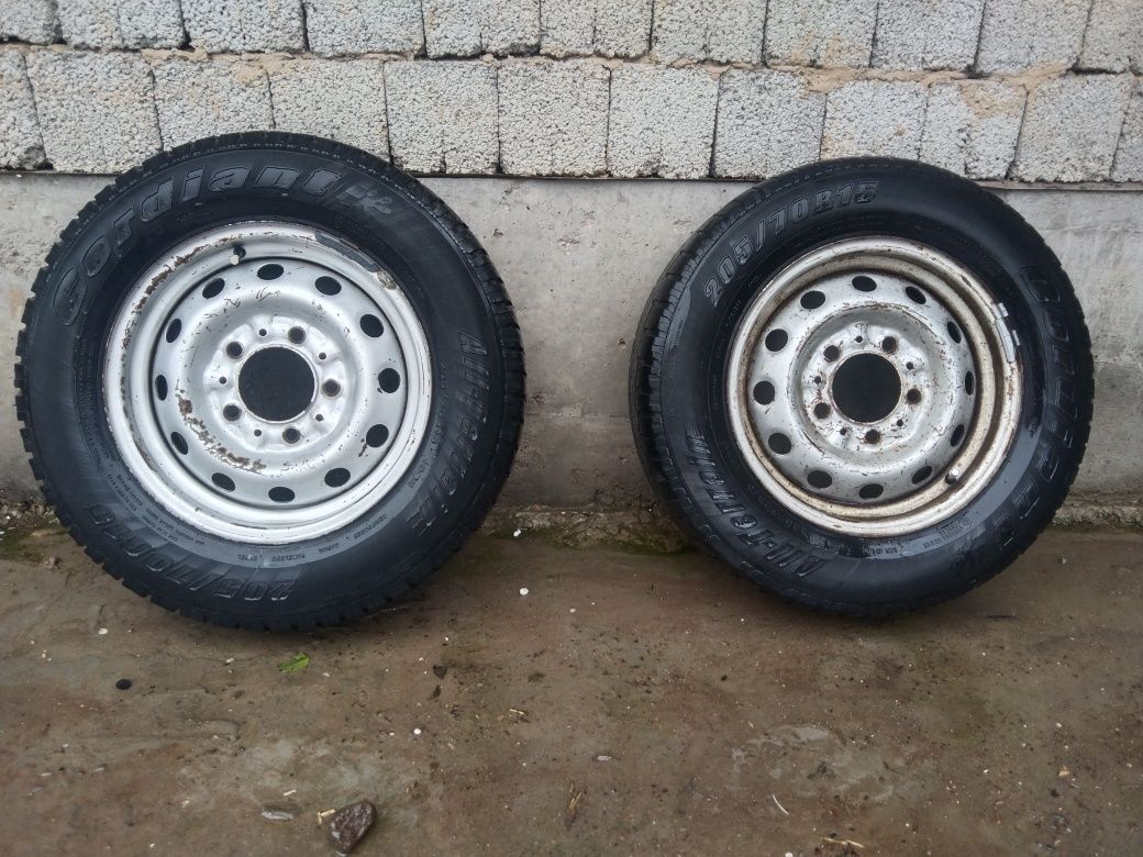 Шина с дисками от нивы