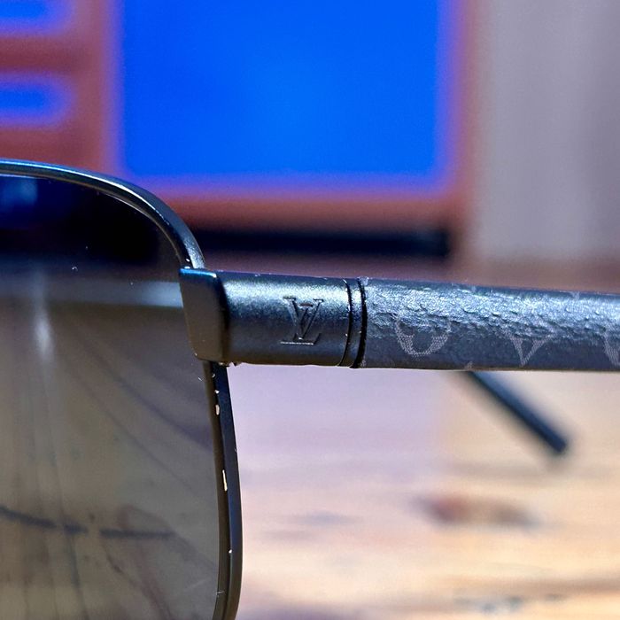 Louis Vuitton Aviator Sunglasses Z1110E