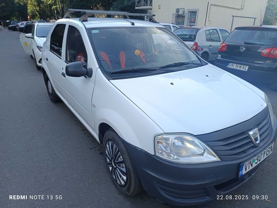 Vând Dacia Logan