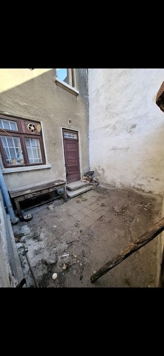 Inchiriez casa la curte (depozit) sector 1