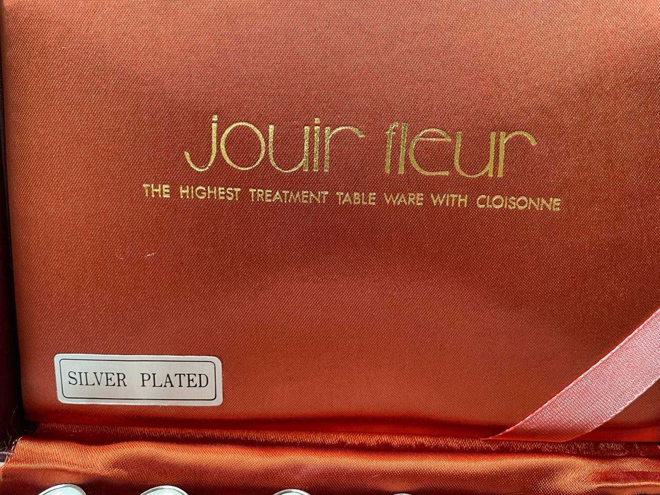 Красиви посребрени лъжички в кутия, закупени от Англия