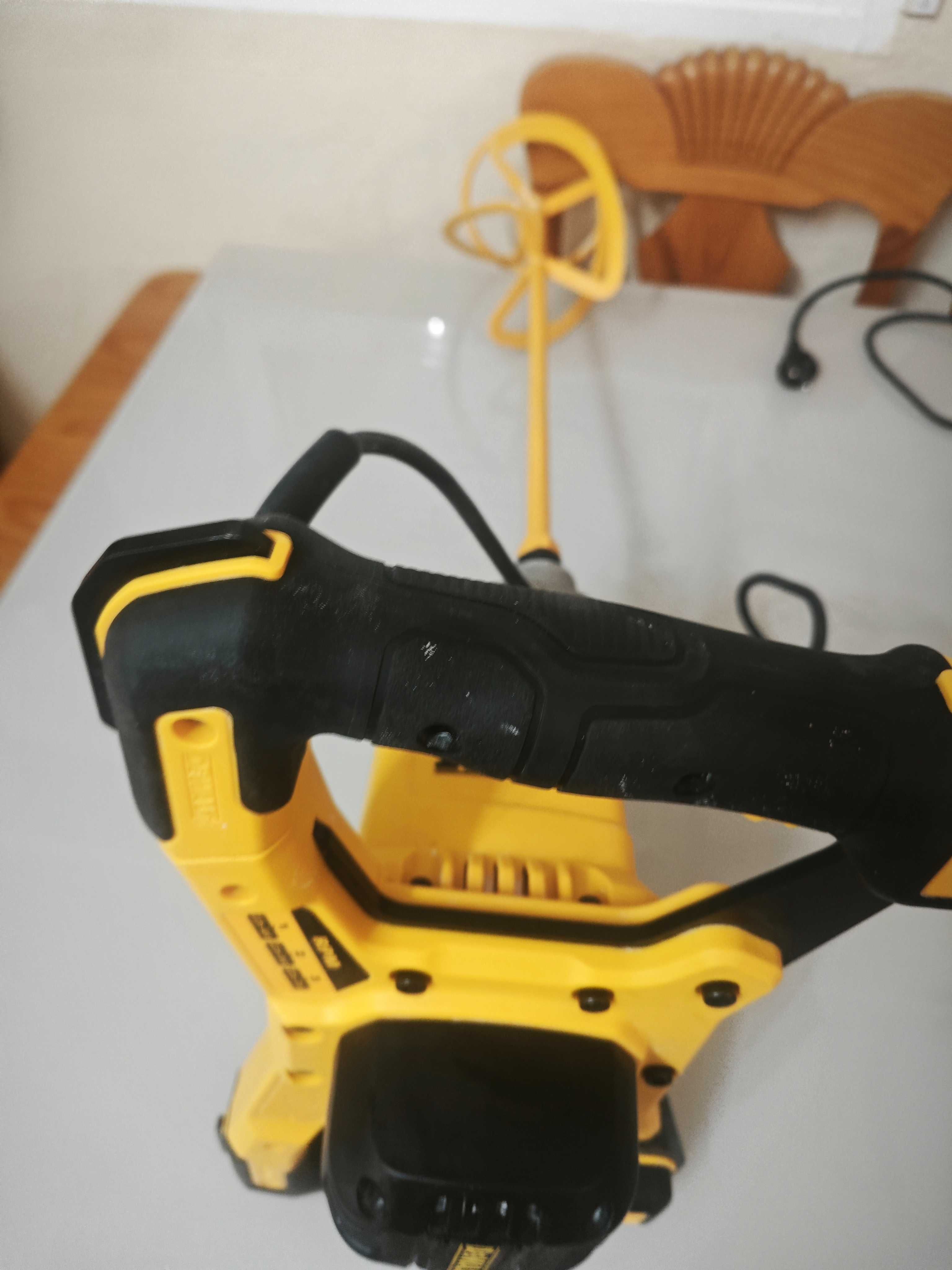 Mixer Dewalt 1800W