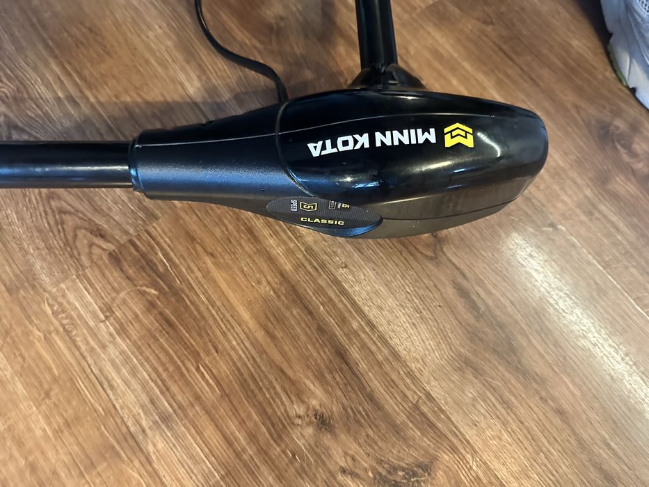 Vand motor electric Minnkota Classic 55lbs pentru barca