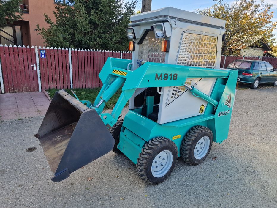 Mini incarcator frontal.