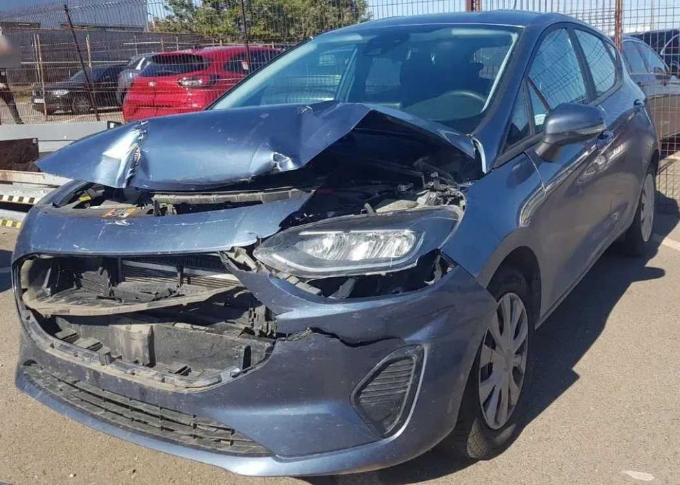 ford fiesta 2022 1.0benzina avariat sau rate prin tbi