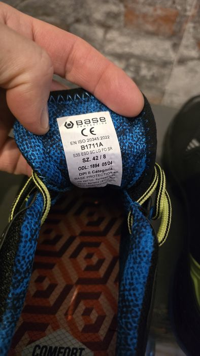 Strauss engelbert, Base