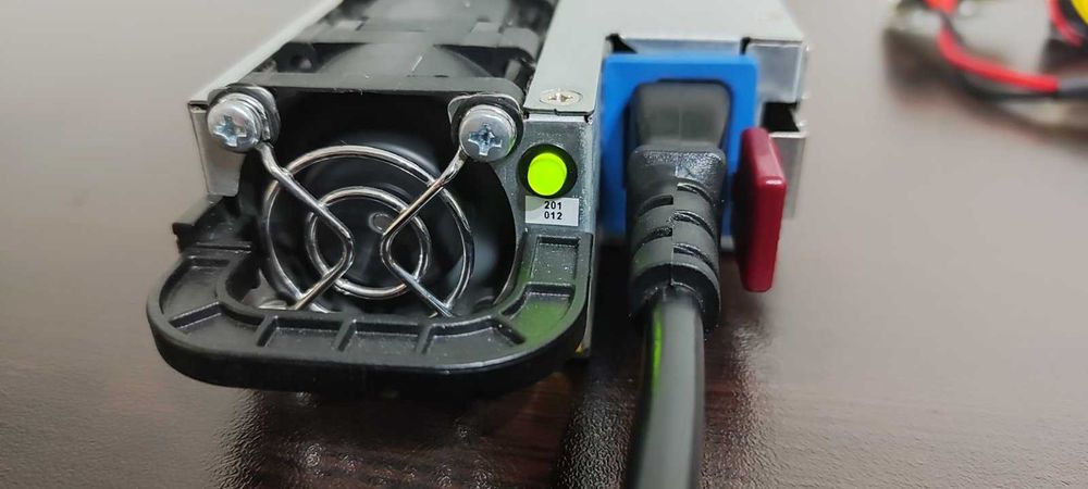 Продавам захранвания HP 1500W Platinum с 12 букси 6+2 пина