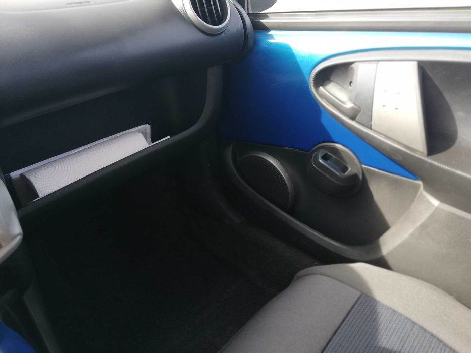 Vând Toyota  Aygo 2012