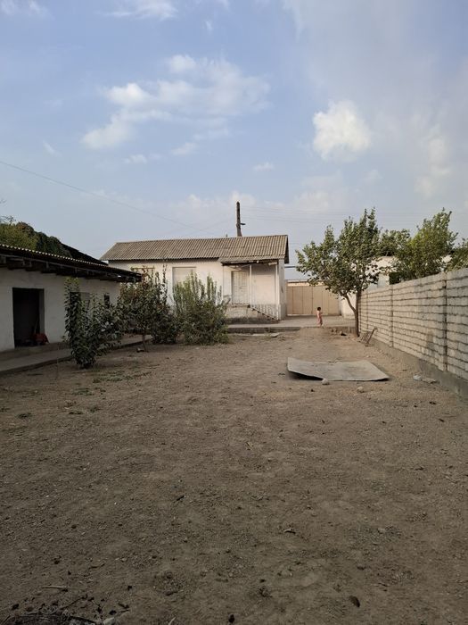 Нурафшон шахрида ховлу сотилади