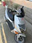 Skuter aprilia125cc с водно охлаждане следи от употреба