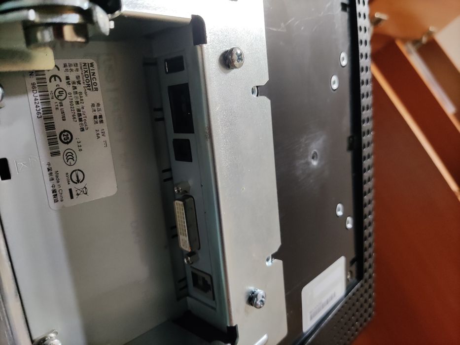 Unitate și display cu touchscreen