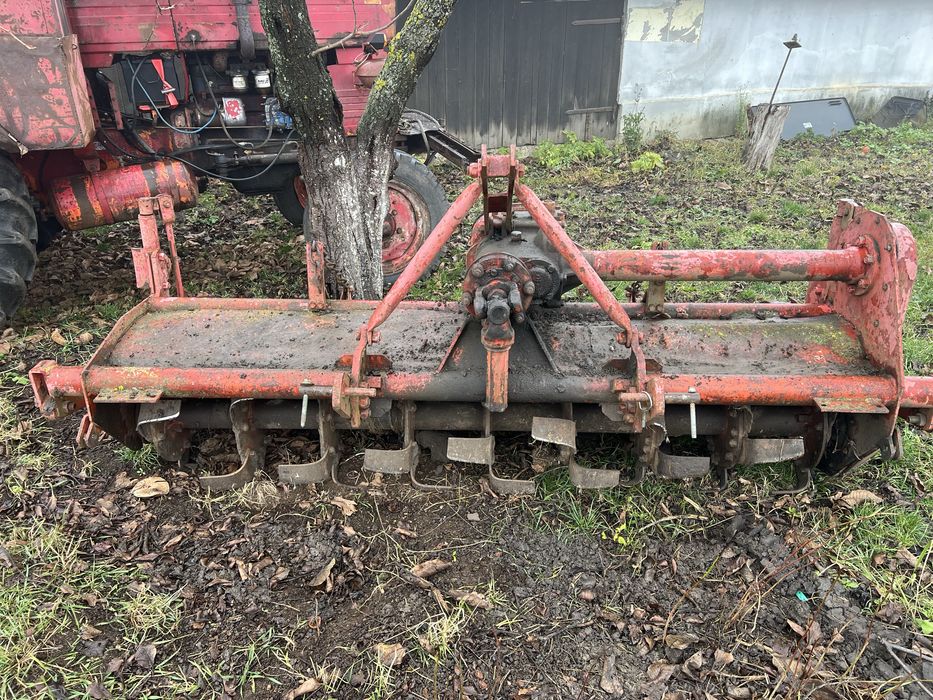 Tractor universal 445 plus freză si instalatie si doua roti de rezerva