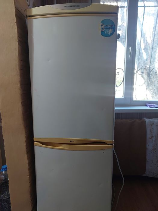 Холодильник  LG.