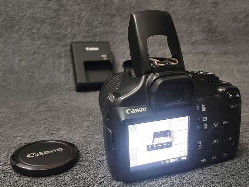 Aparat Foto Canon EOS 1100D, Geantă, Încărcător, Baterie, Cablu, Card