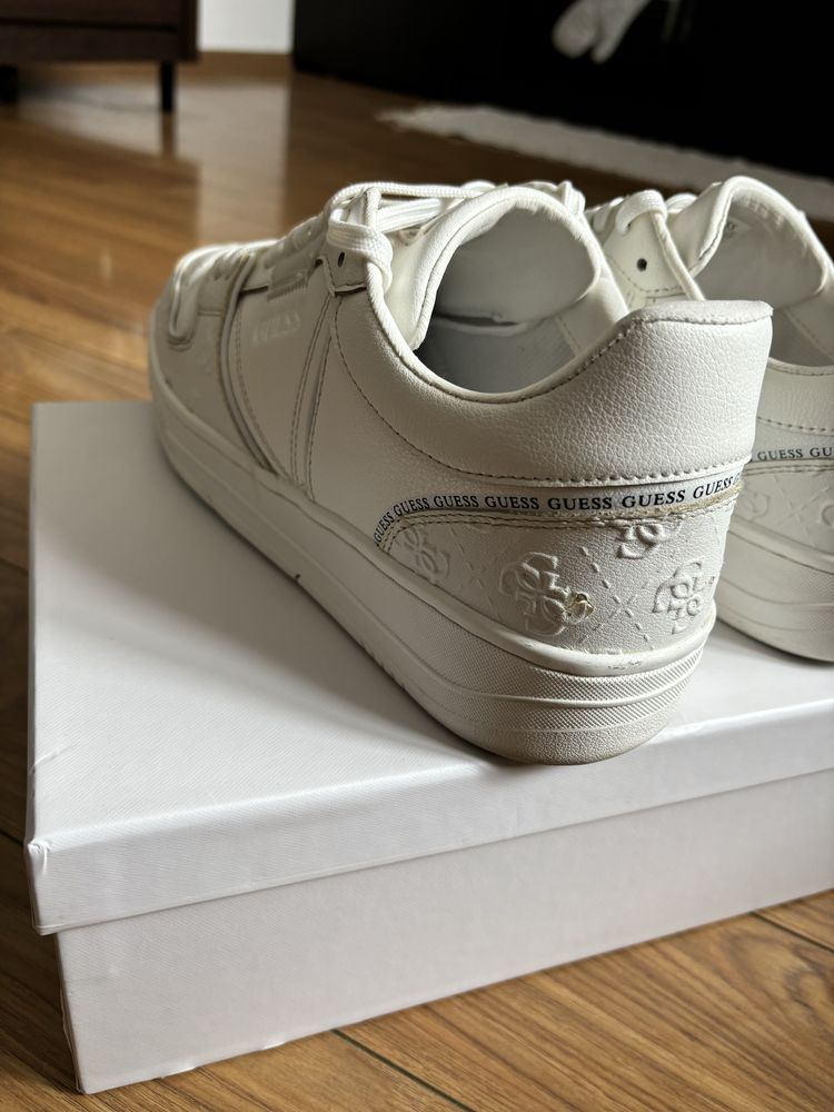 Pantofi Guess marimea 42
