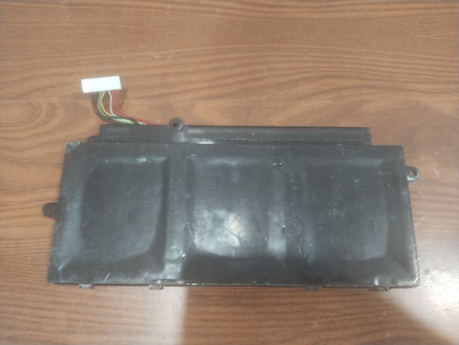 Продам клавиатуру с батареей от ноутбука Ленова. Модель не помню.