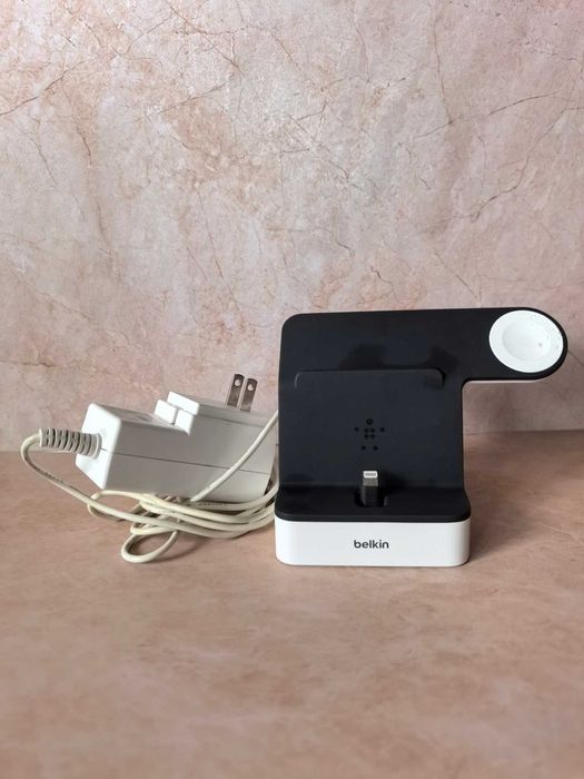 Belkin Станция за зареждане на iPhone и Apple Watch