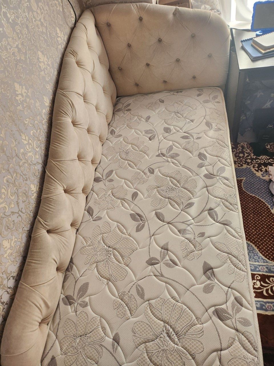 bir kishilik divan