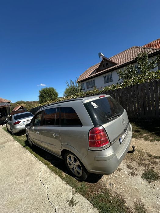 Vând Opel Zafira