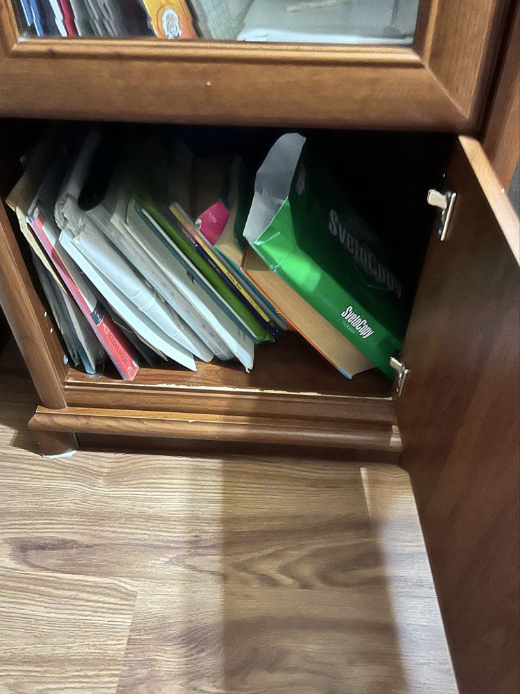 Книжный шкаф продается