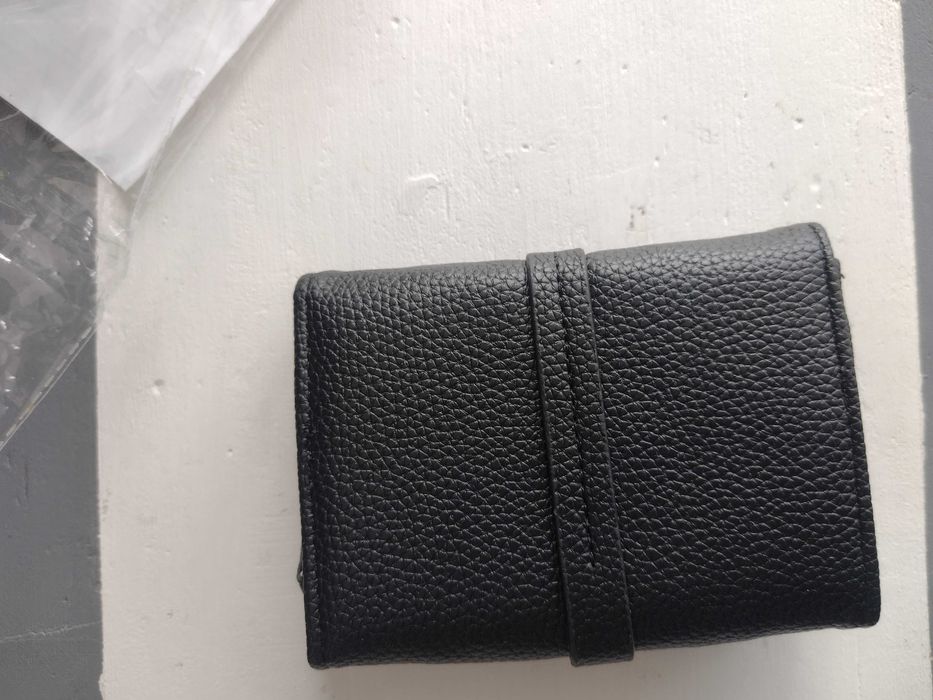Чисто ново портмоне