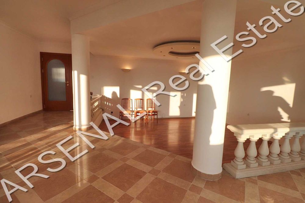 Дава се под наем Четиристаен апартамент в София, Дианабад - 195 кв.м за 900 € - Снимка #2