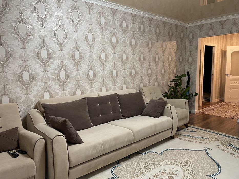 Продам диван с 2 мя креслами