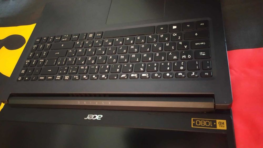 СУПЕР Тънък Лаптоп Acer