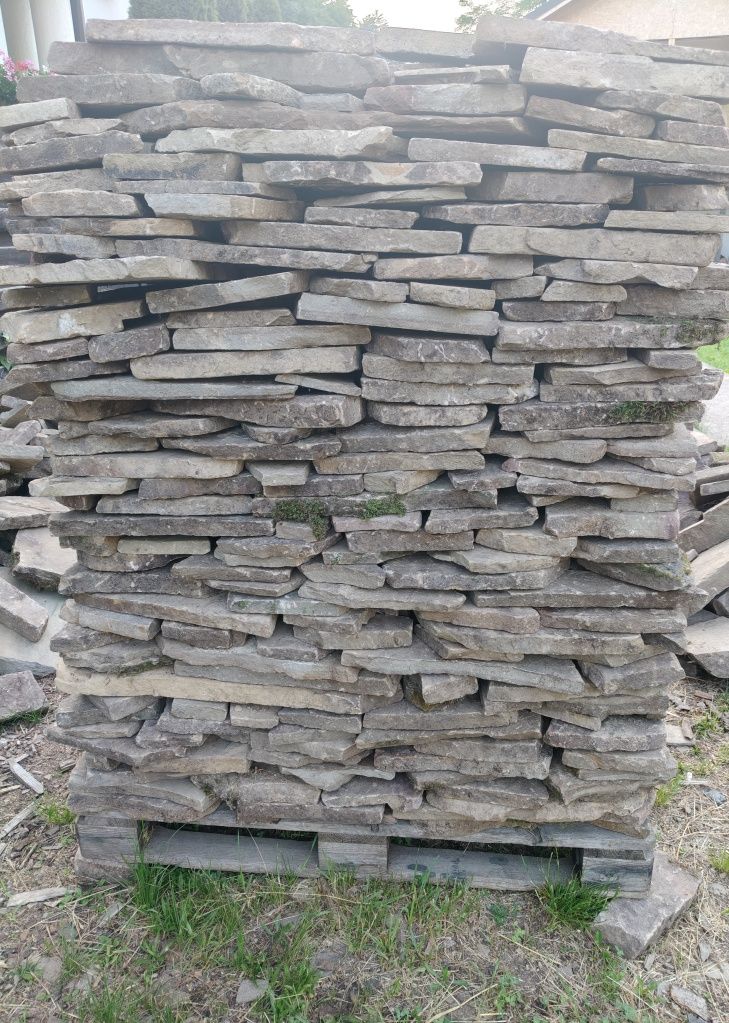 Vând piatră naturală de munte