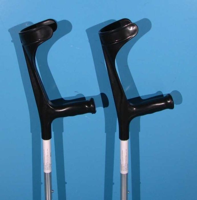 Carje cu sprijin pe antebrat aluminiu Noi / set 2 buc
