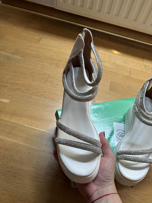 Sandale cu platforma NOI