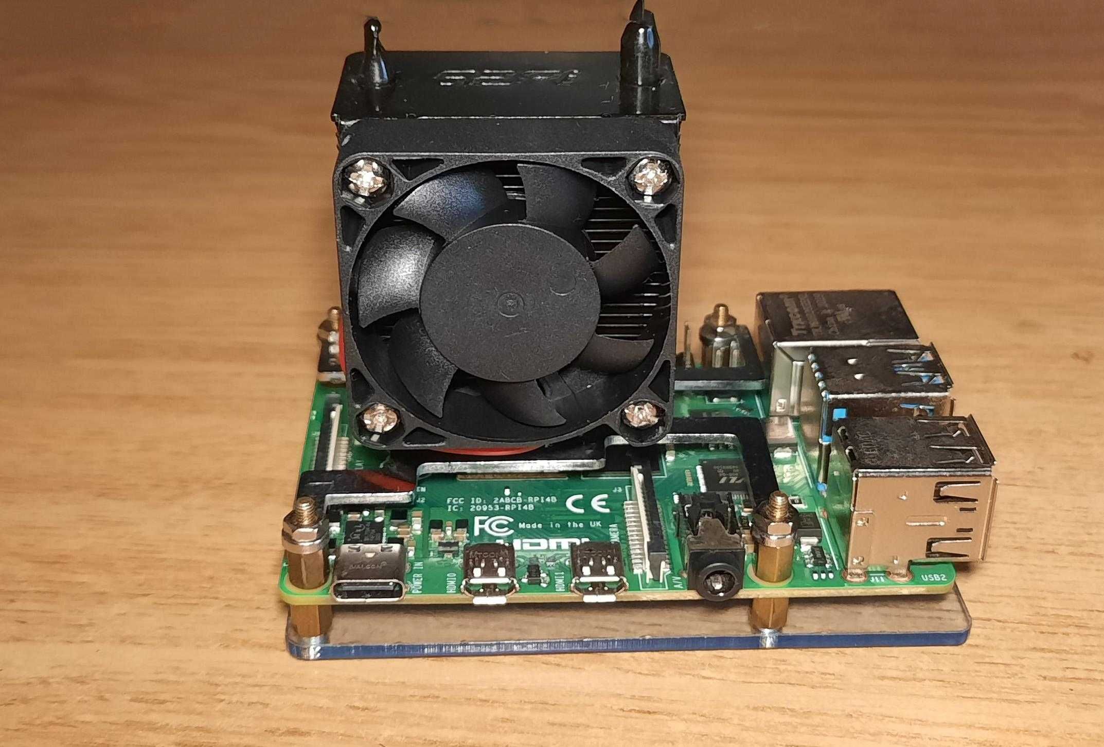 Raspberry Pi 4 Model B/8GB + ICE Tower RGB Cooling Fan+16 gb microSDHC