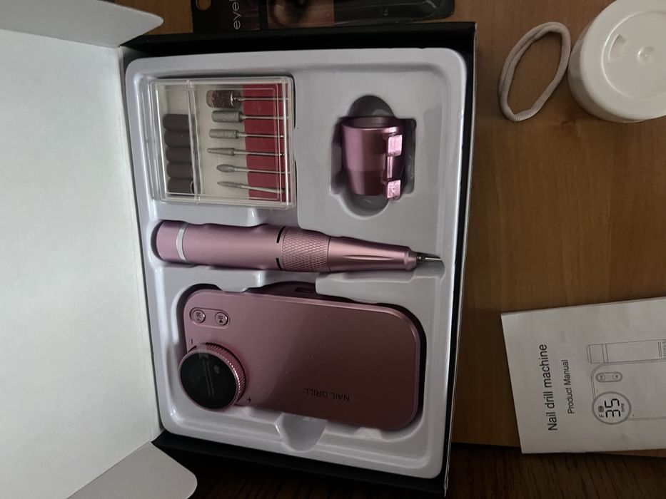 Freza de unghii si lampă